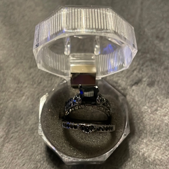 Black Cubic Zirconia Sz 7 Beautiful 2 pc Heart Ring! - Picture 14 of 14